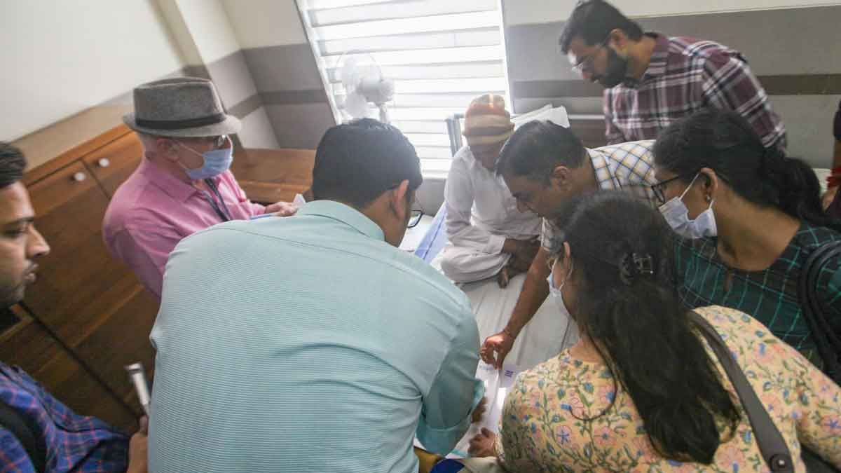 Gujarat: Deaths in Ahmedabad Hospital Uncover Massive Scam by Doctors to Claim PM-JAY Insurance Money, Healthy Villagers Operated as Heart Patients